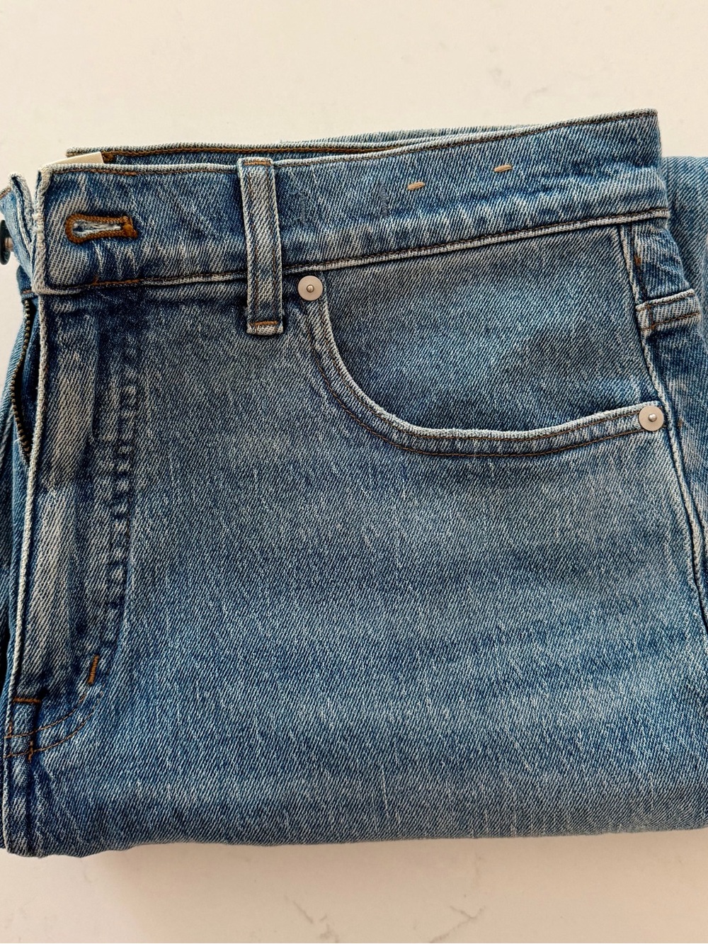 Madewell Wonen’s ‘90s Straight Jeans in Light Blue Wash